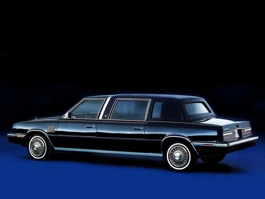  Chrysler Executive Limousine 1983 года  (фото 3 из 5)